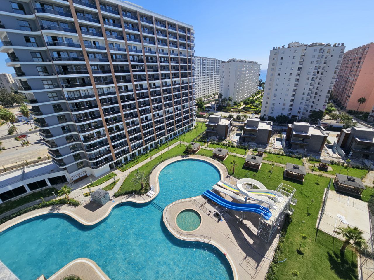 Mersin'de Deniz Kenarında Konut Kompleksi
