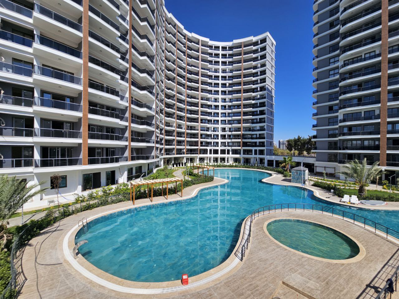 Mersin'de Deniz Kenarında Konut Kompleksi